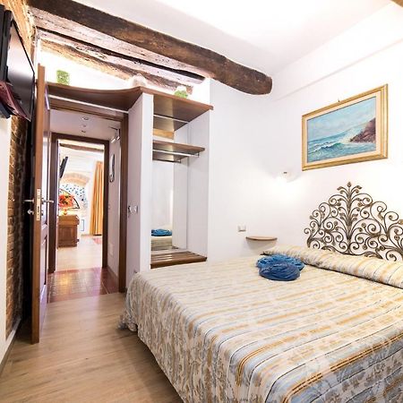 Via Mazzini - Francamaria Rooms 베르나차 외부 사진